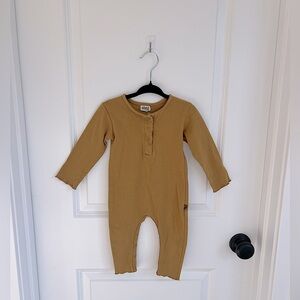 🪶KIDWILD Organic Henley Playsuit with Lettuce Hem in Ochre EUC